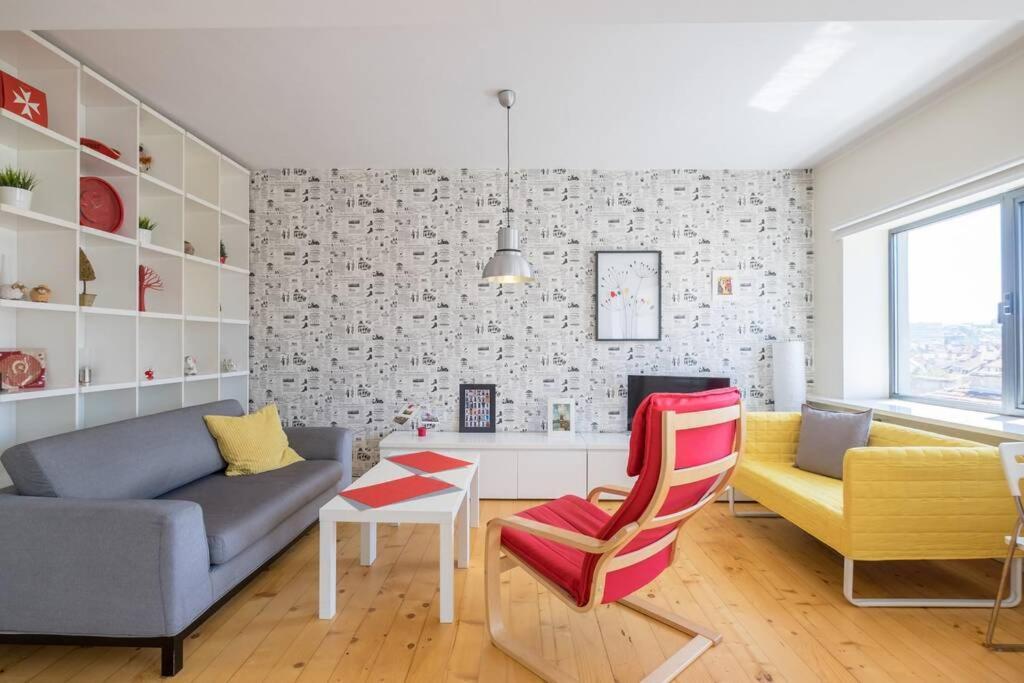 Is Where The Heart Is ~ 1-bdr Charm Apartment *