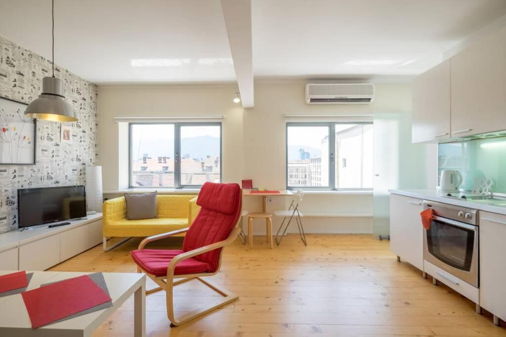 Is Where The Heart Is ~ 1-bdr Charm Apartment *