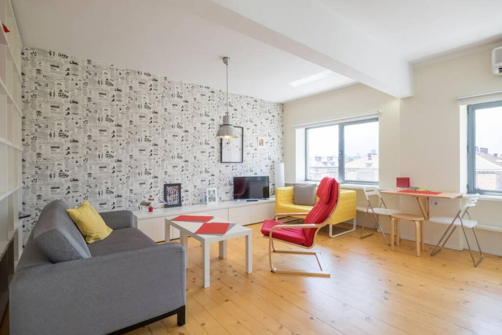 Is Where The Heart Is ~ 1-bdr Charm Apartment *